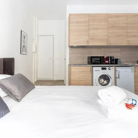 Ballu Place De Clichy Cosy Apartment